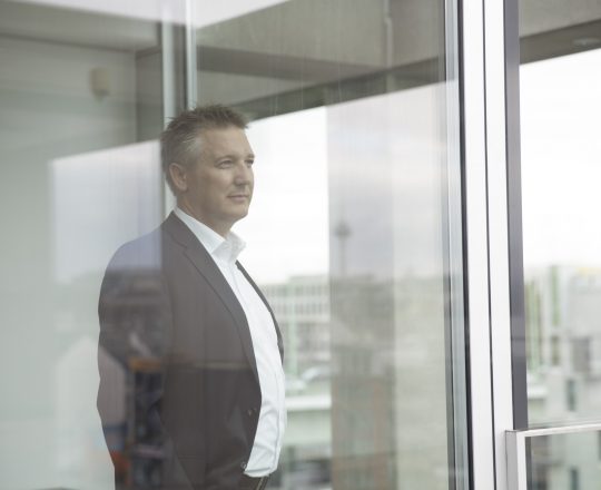Hr. Hofer, Unternehmensberater
